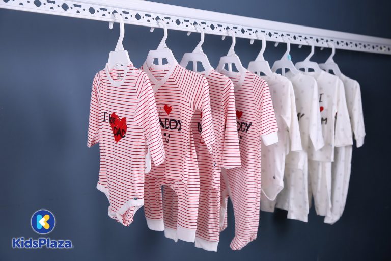 Số lượng quần áo sơ sinh cần mua là bao nhiêu, nên mua ở đâu?
