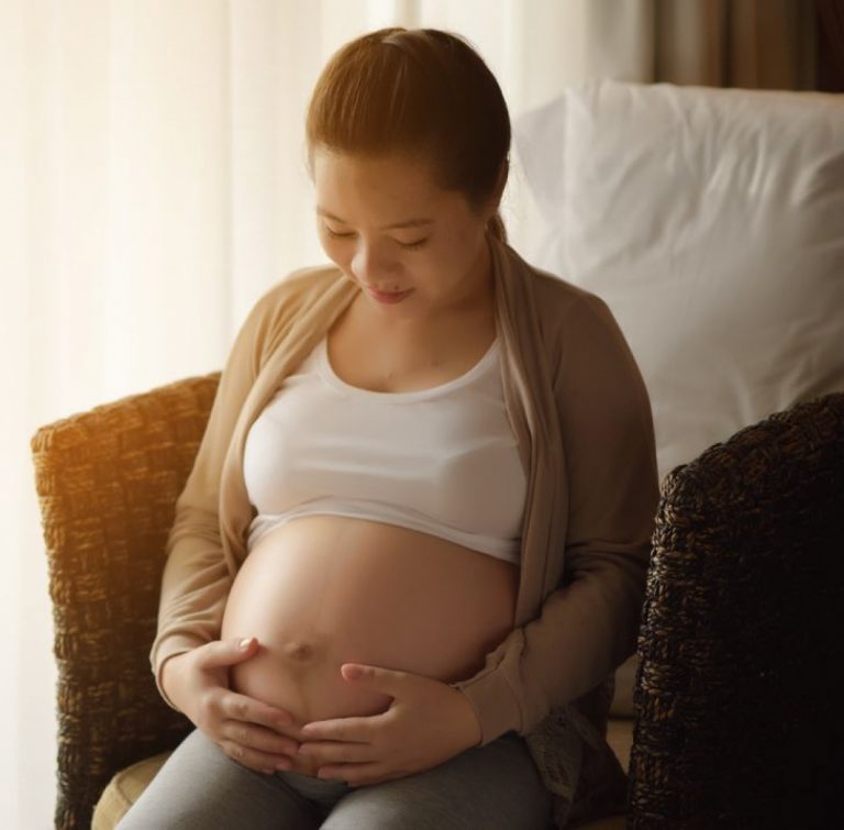 Mẹ bầu bị va chạm vào bụng nhiều có làm sao không?