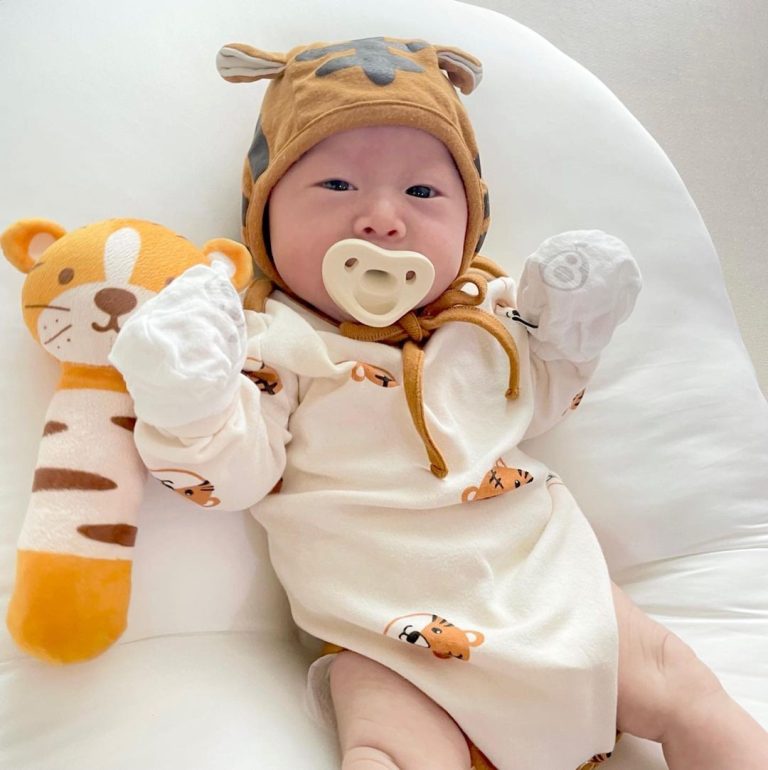 [Đánh giá chi tiết] Ty ngậm cho bé loại nào tốt?