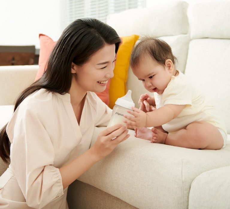 Top 5 bình sữa chống sặc Pigeon cho trẻ tốt nhất hiện nay